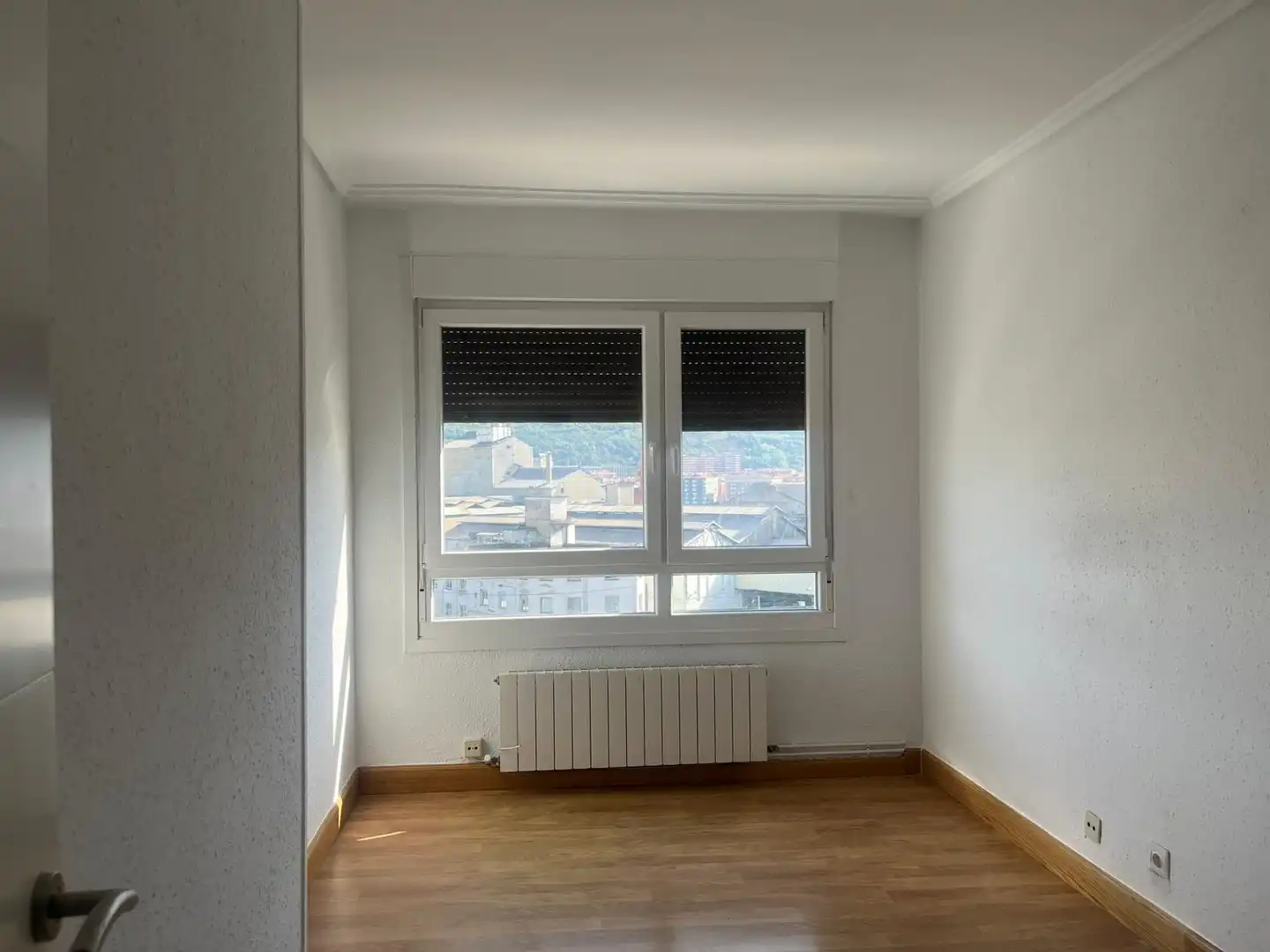 Habitación de Piso en venta en Bilbao  con Calefacción, Terraza y Trastero