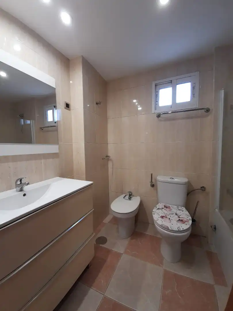 Bathroom of Study for sale in Torremolinos  with Air Conditioner and Community pool