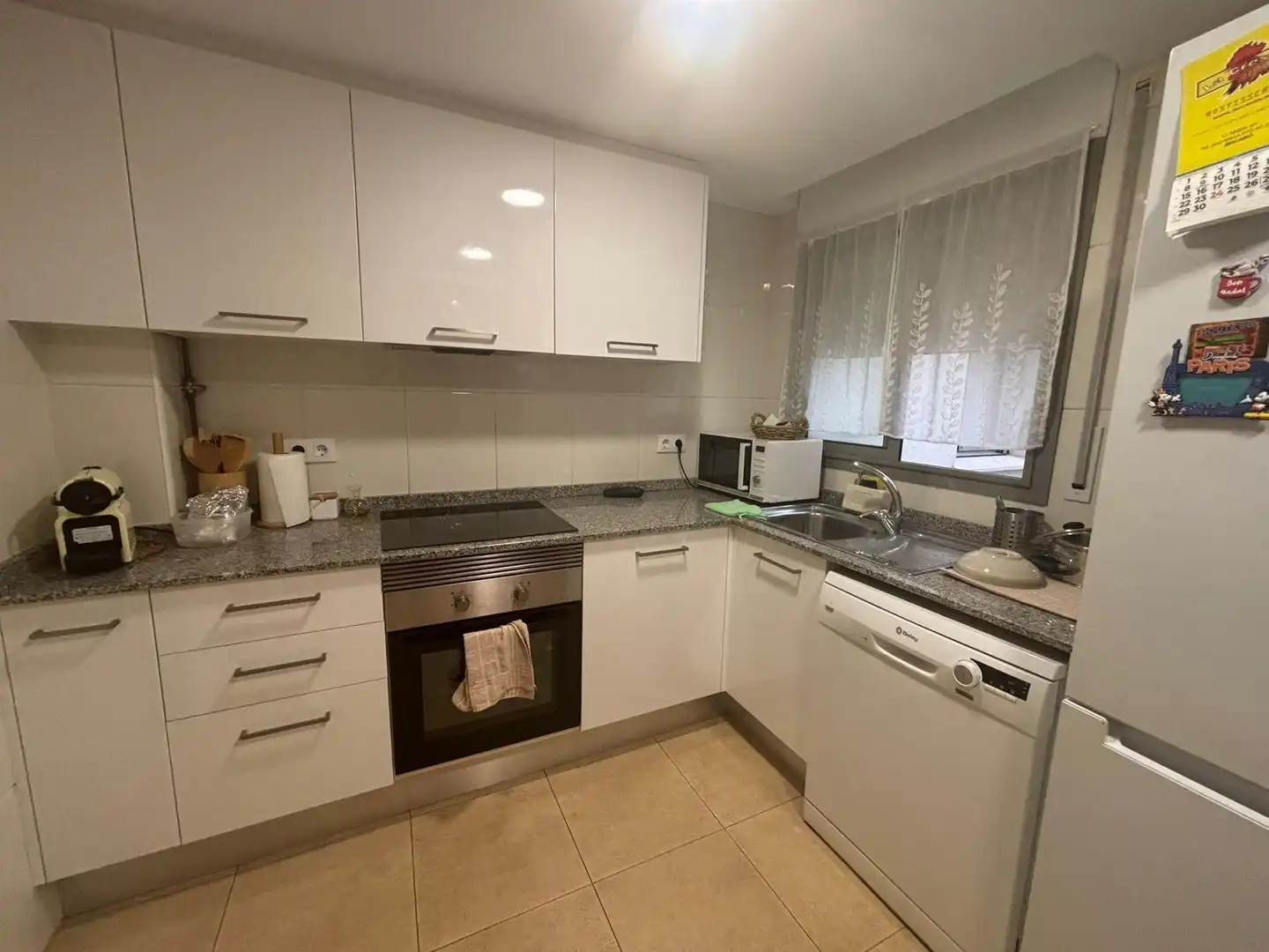 Cuina de Dúplex en venda en Girona amb Aire condicionat i Moblat