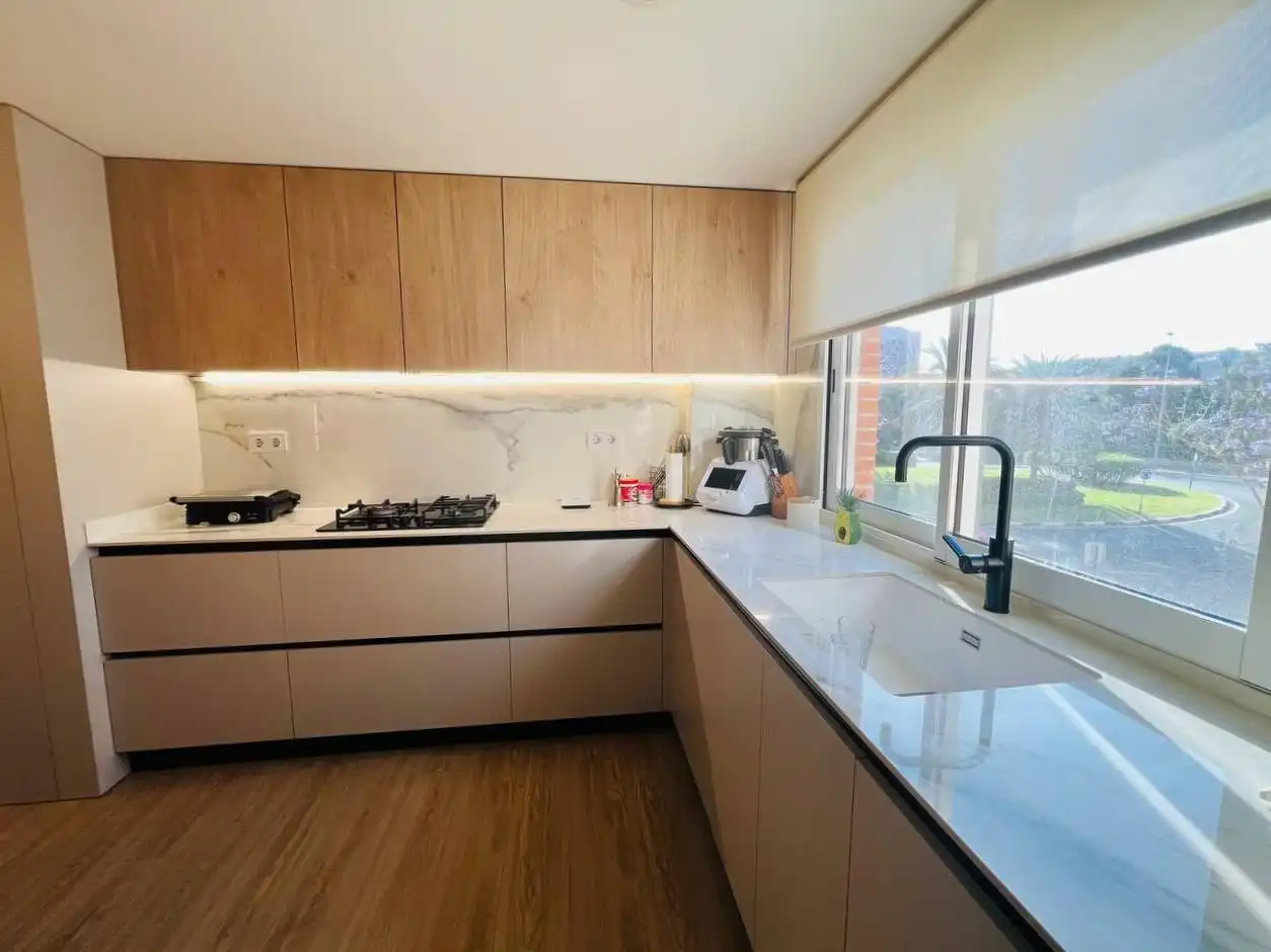 Cocina de Piso en venta en Alicante / Alacant con Aire acondicionado, Calefacción y Jardín privado