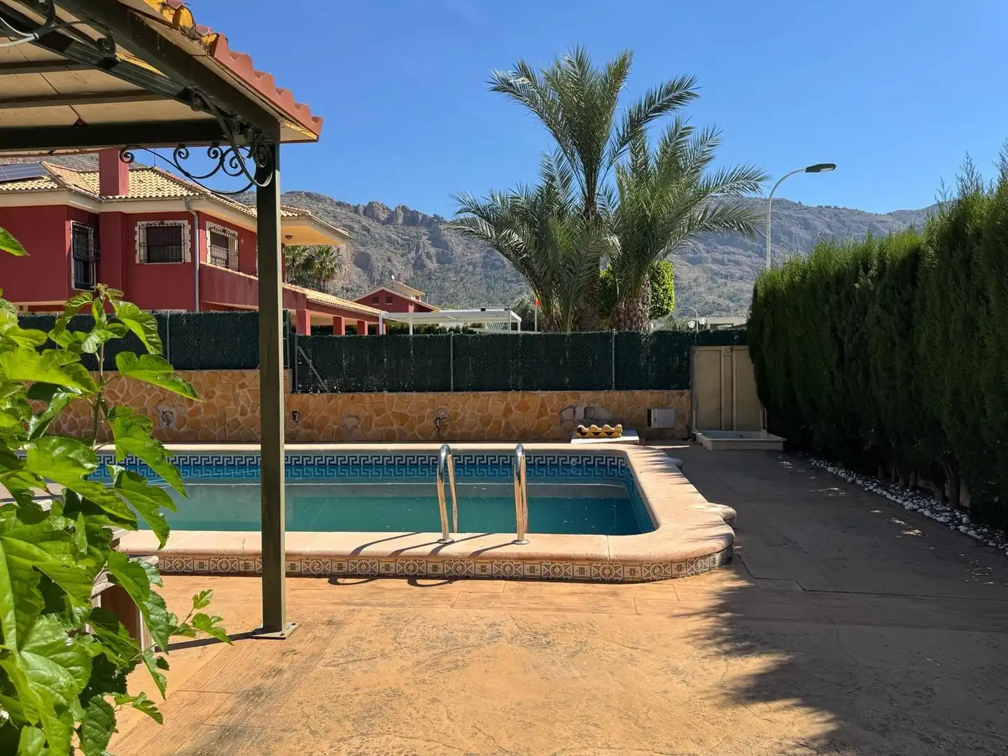 Piscina de Casa o xalet en venda en Orihuela amb Aire condicionat, Jardí privat i Traster