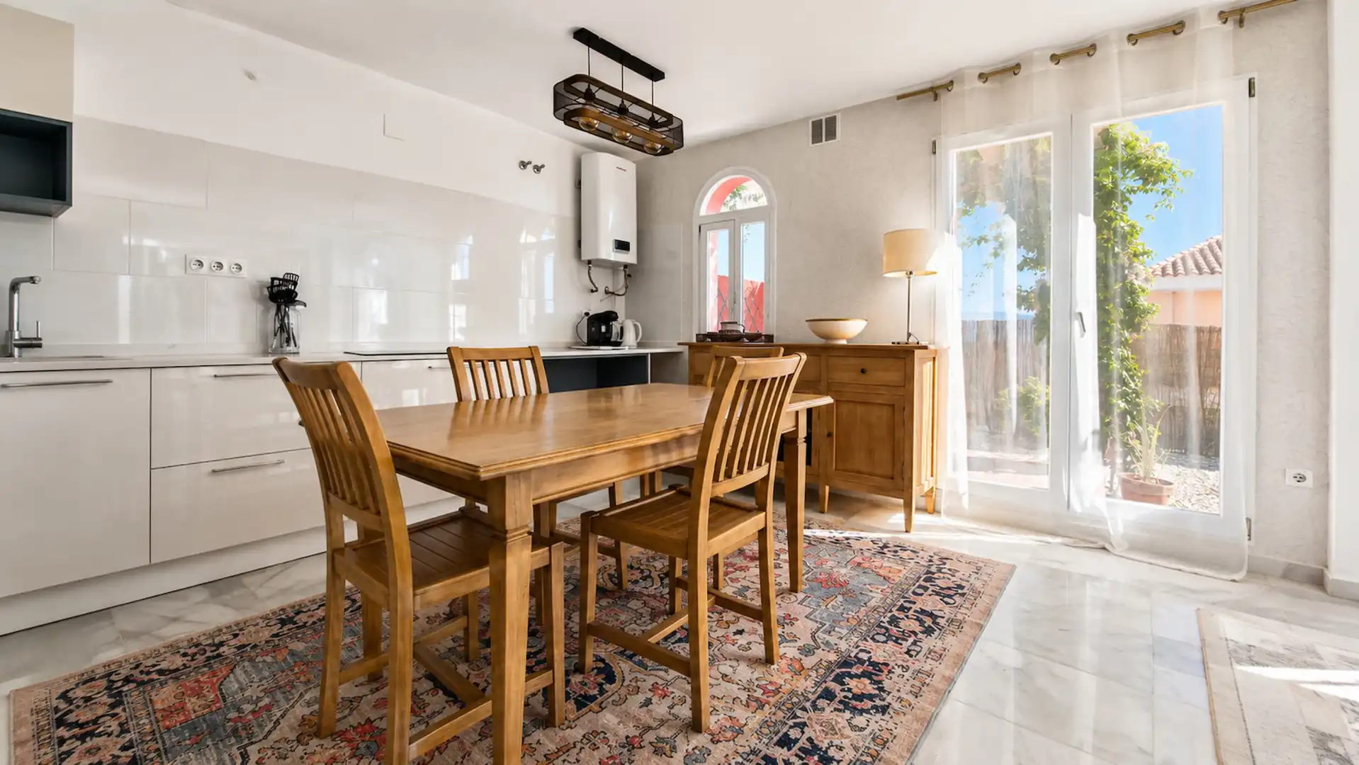 Esszimmer von Maisonette zum Verkauf in Manilva mit Privatgarten, Terrasse und Schwimmbad