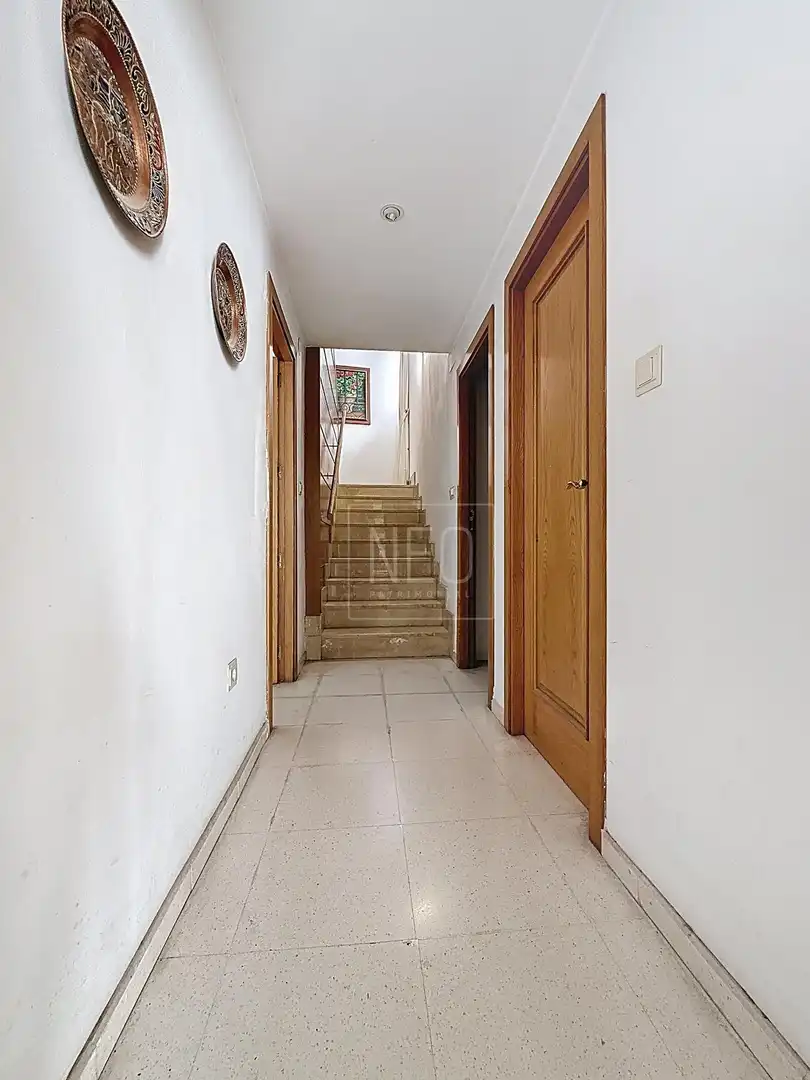 Einfamilien-Reihenhaus zum Verkauf in Granada mit Klimaanlage, Privatgarten und Terrasse
