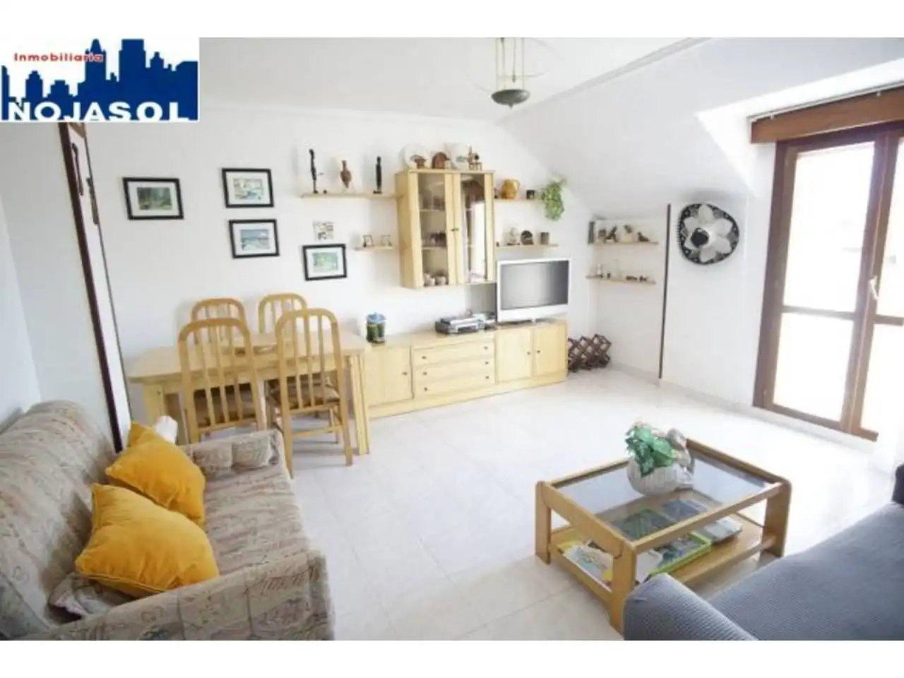 Wohnzimmer von Dachboden zur Miete in Noja mit Heizung, Terrasse und Möbliert