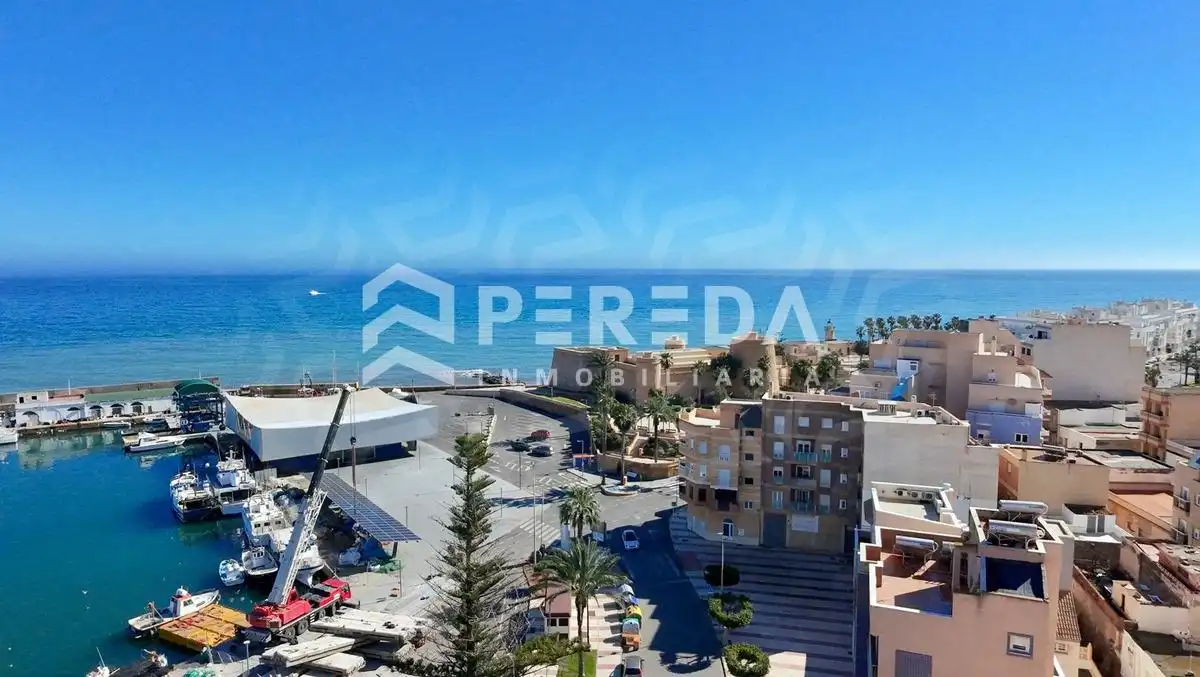 Vista exterior de Ático en venta en Roquetas de Mar con Terraza
