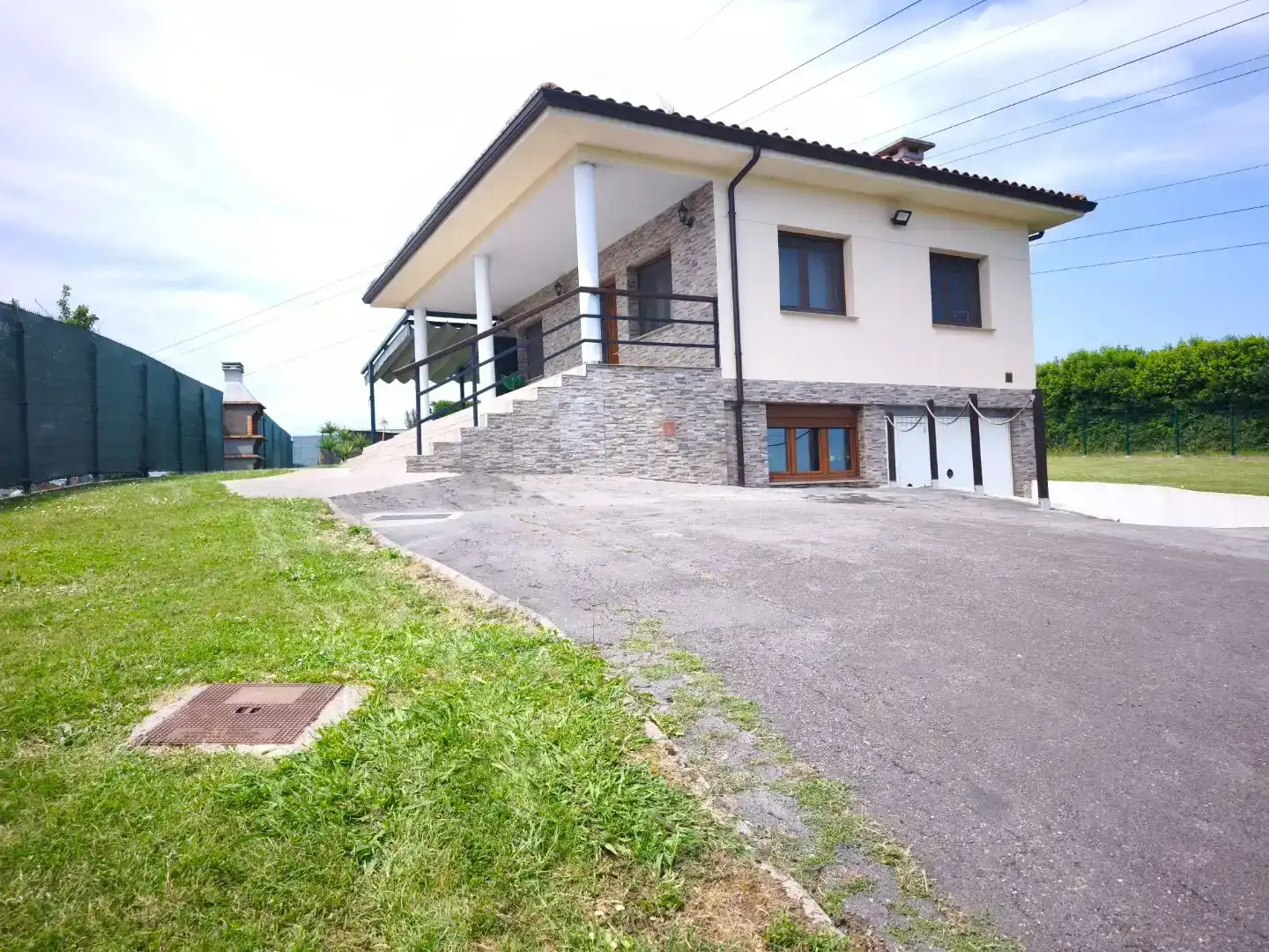 Vista exterior de Piso en venta en Gijón  con Jardín privado, Trastero y Piscina