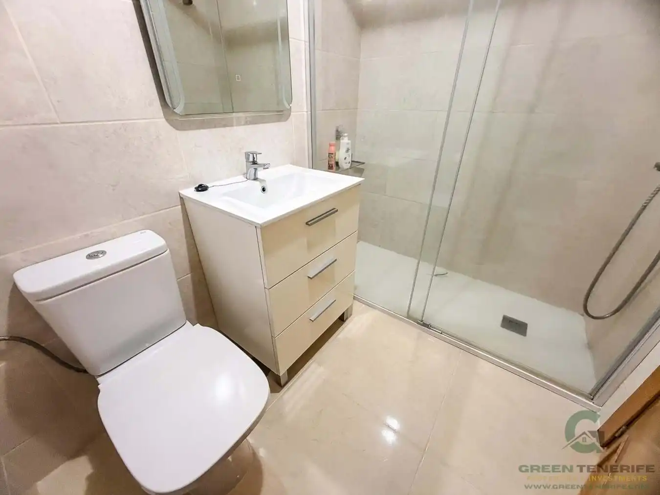 Baño de Piso en venta en Arona con Terraza, Amueblado y Balcón