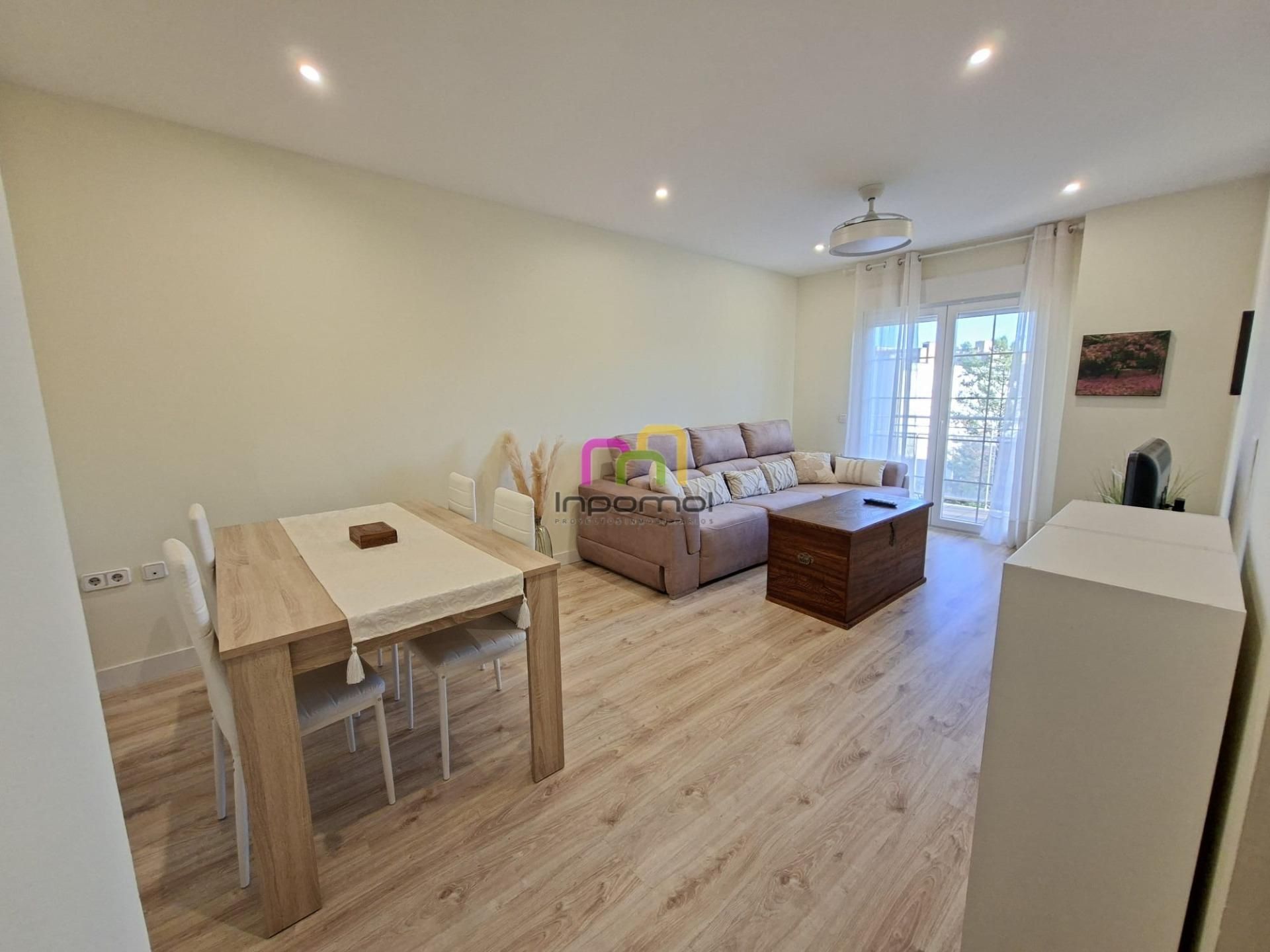 Sala de estar de Estudio de alquiler en Badajoz Capital con Aire acondicionado, Calefacción y Jardín privado