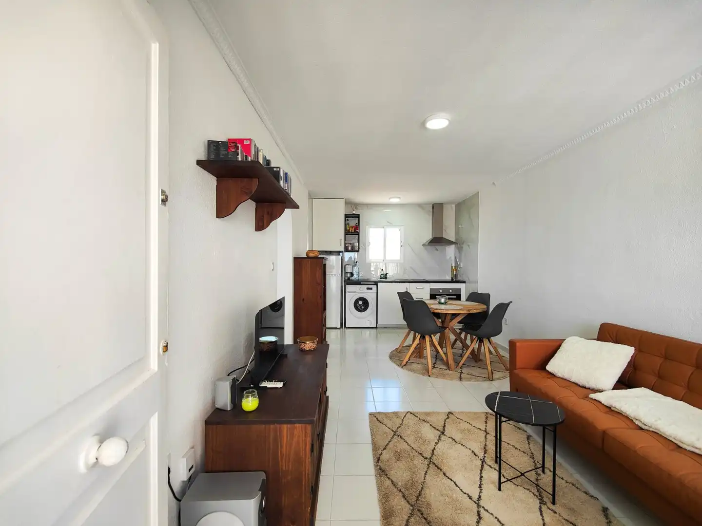 Küche von Einfamilien-Reihenhaus zum Verkauf in Torrevieja mit Klimaanlage, Privatgarten und Terrasse