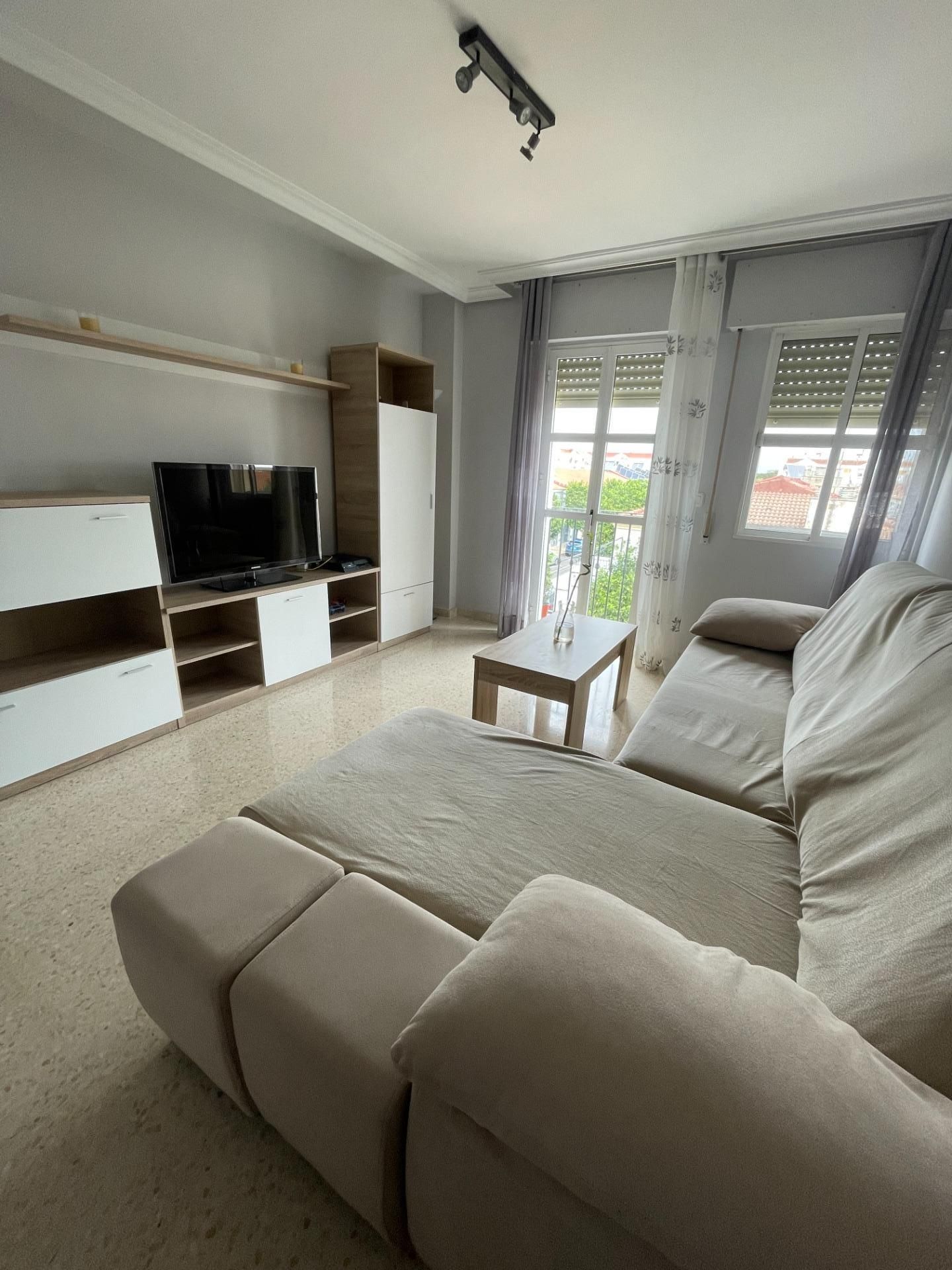 Sala de estar de Piso de alquiler en La Rinconada con Balcón