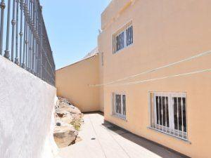 Vista exterior de Casa o xalet en venda en San Bartolomé de Tirajana amb Aire condicionat i Terrassa