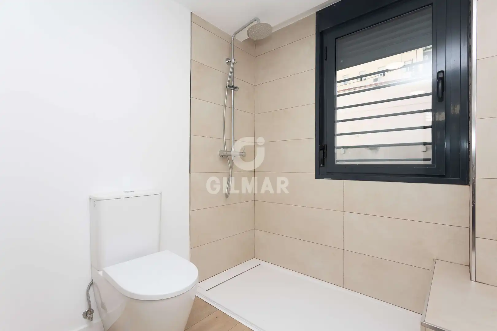 Baño de Dúplex en venta en Madrid con Calefacción