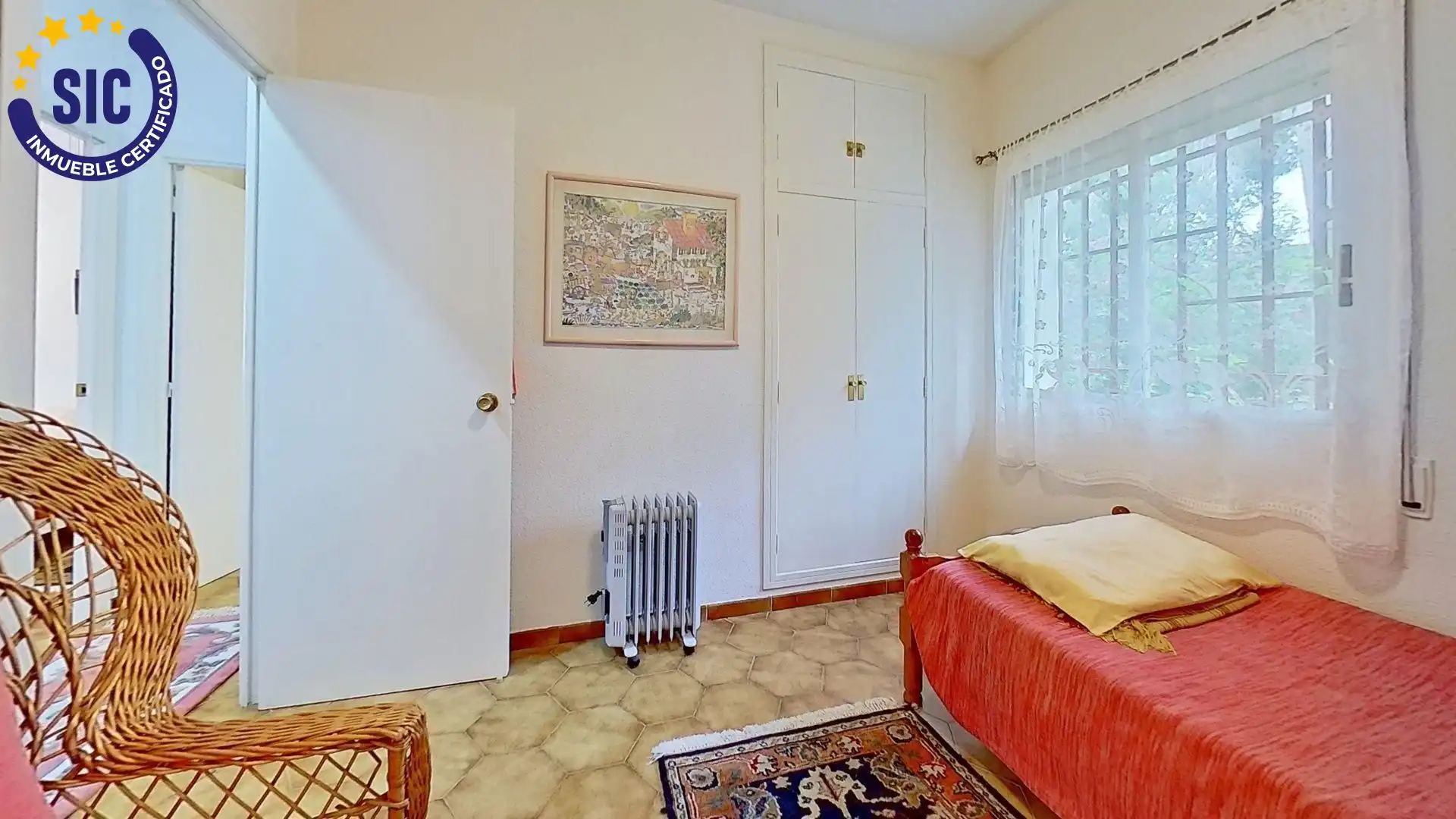 Dormitori de Casa o xalet en venda en Chiva amb Jardí privat, Terrassa i Traster