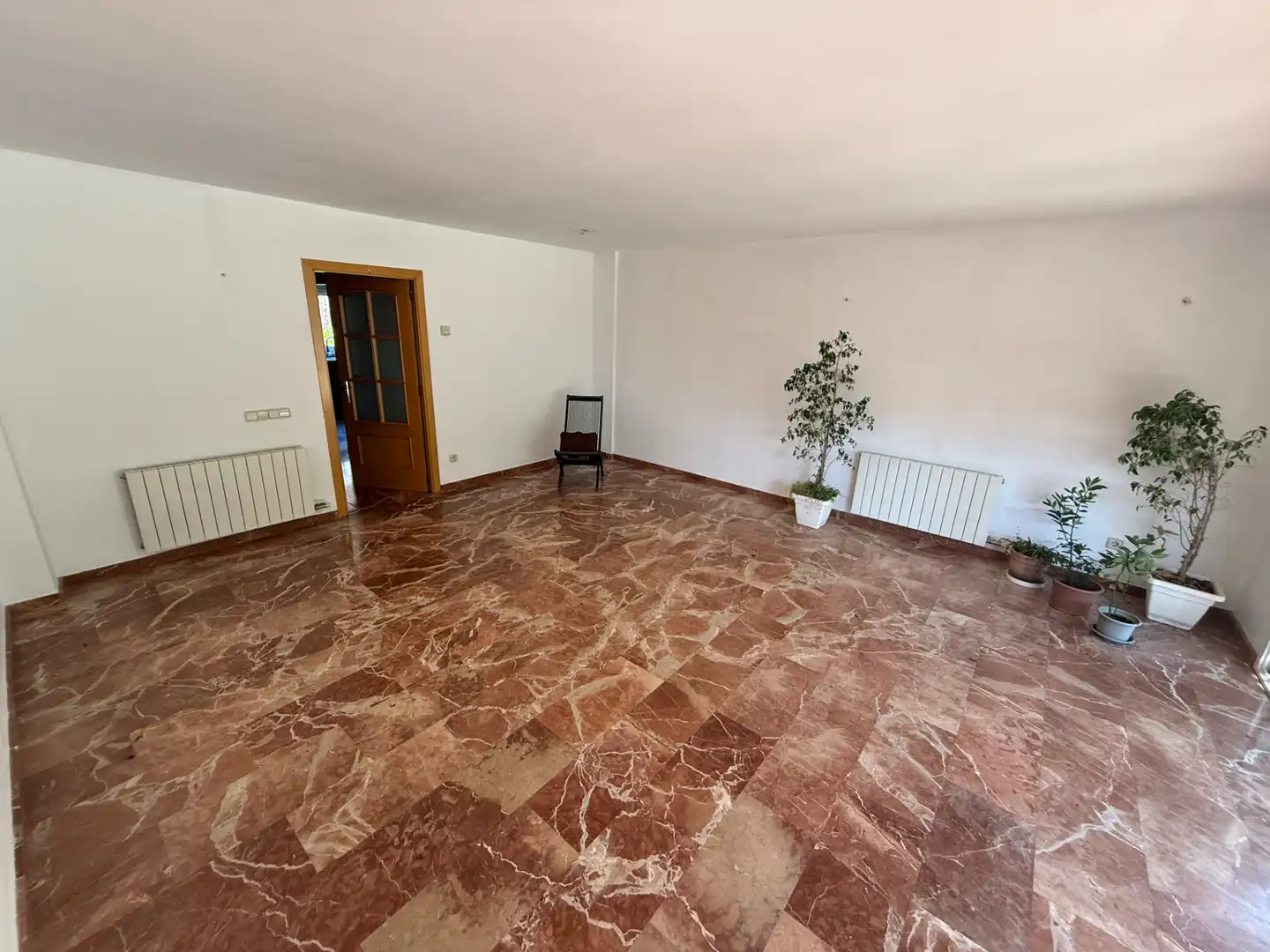 Wohnzimmer von Einfamilien-Reihenhaus zum Verkauf in L'Ametlla del Vallès mit Klimaanlage, Heizung und Privatgarten