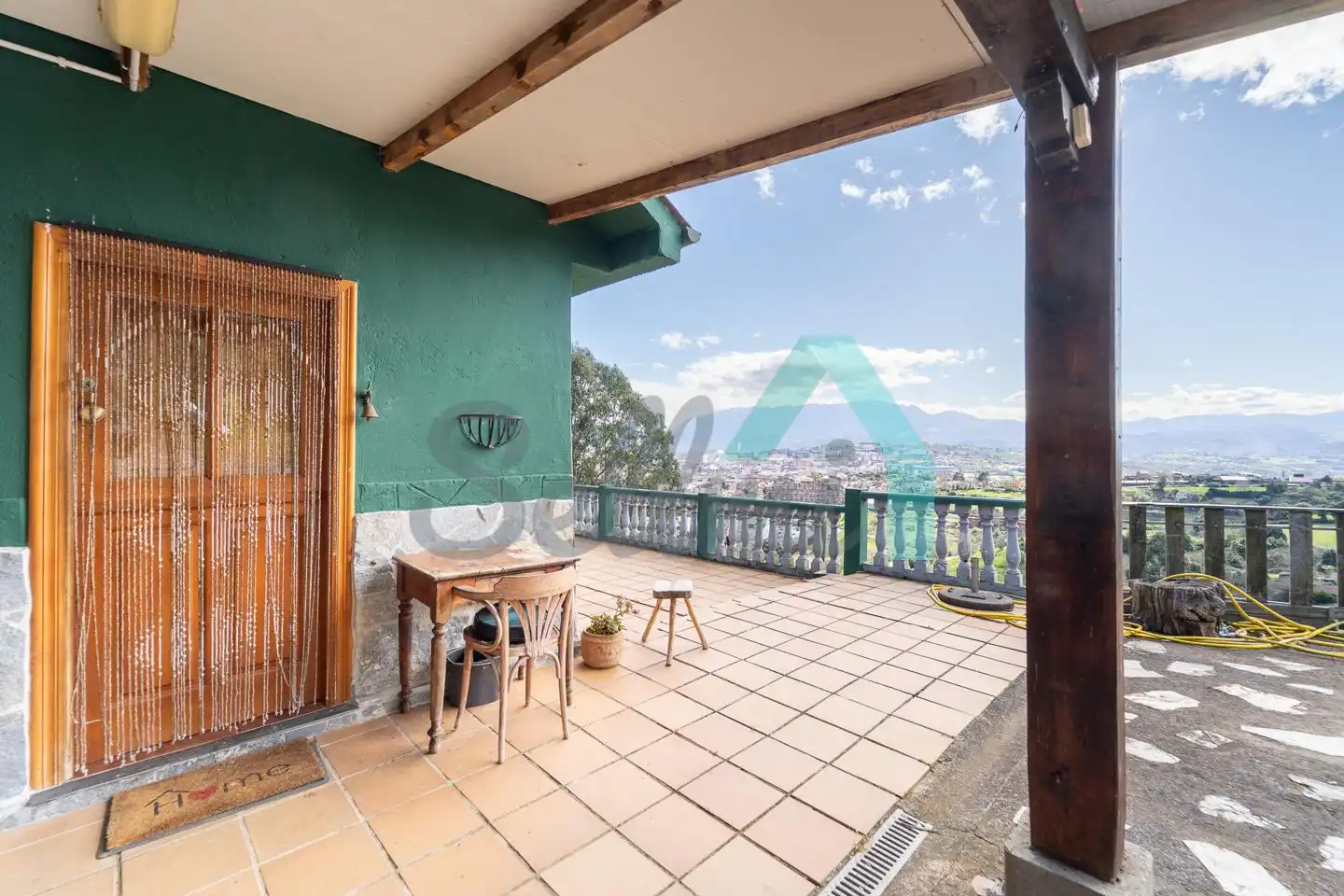 Vista exterior de Casa o xalet en venda en Oviedo  amb Jardí privat, Terrassa i Traster