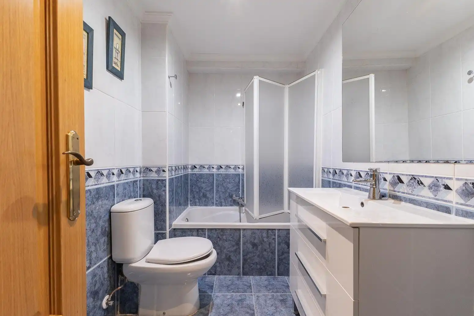 Baño de Piso en venta en Valencia con Aire acondicionado, Amueblado y Balcón