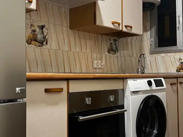 Cuina de Pis de lloguer en Madrid amb Aire condicionat, Calefacció i Rentadora