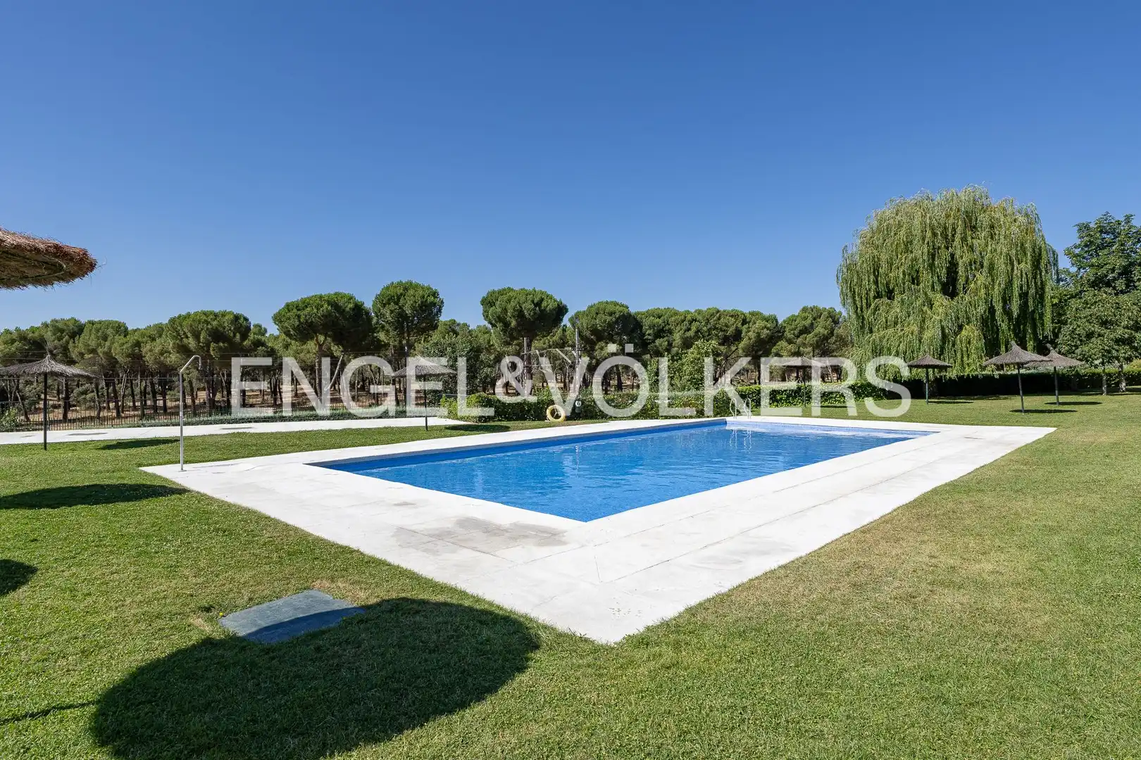 Piscina de Pis en venda en Majadahonda amb Aire condicionat, Calefacció i Terrassa