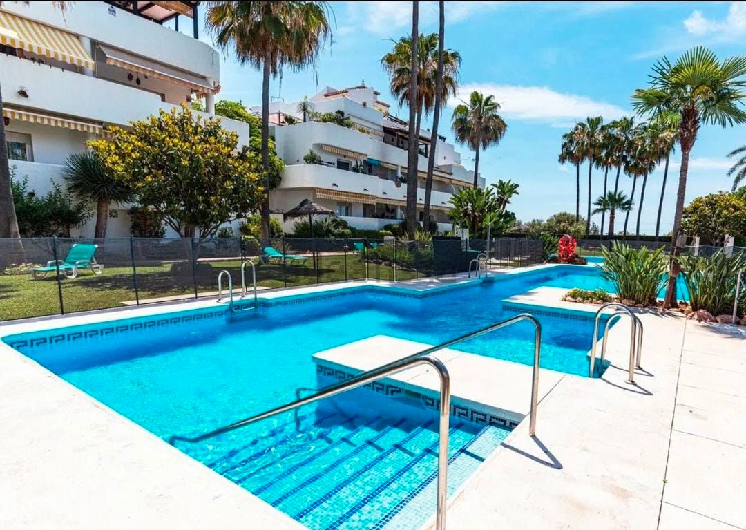 Swimming pool of Flat for sale in Marbella  with Air Conditioner, Heating and Terrace