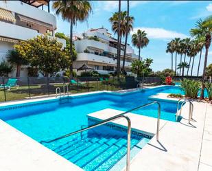 Piscina de Pis en venda en Marbella amb Aire condicionat, Calefacció i Terrassa