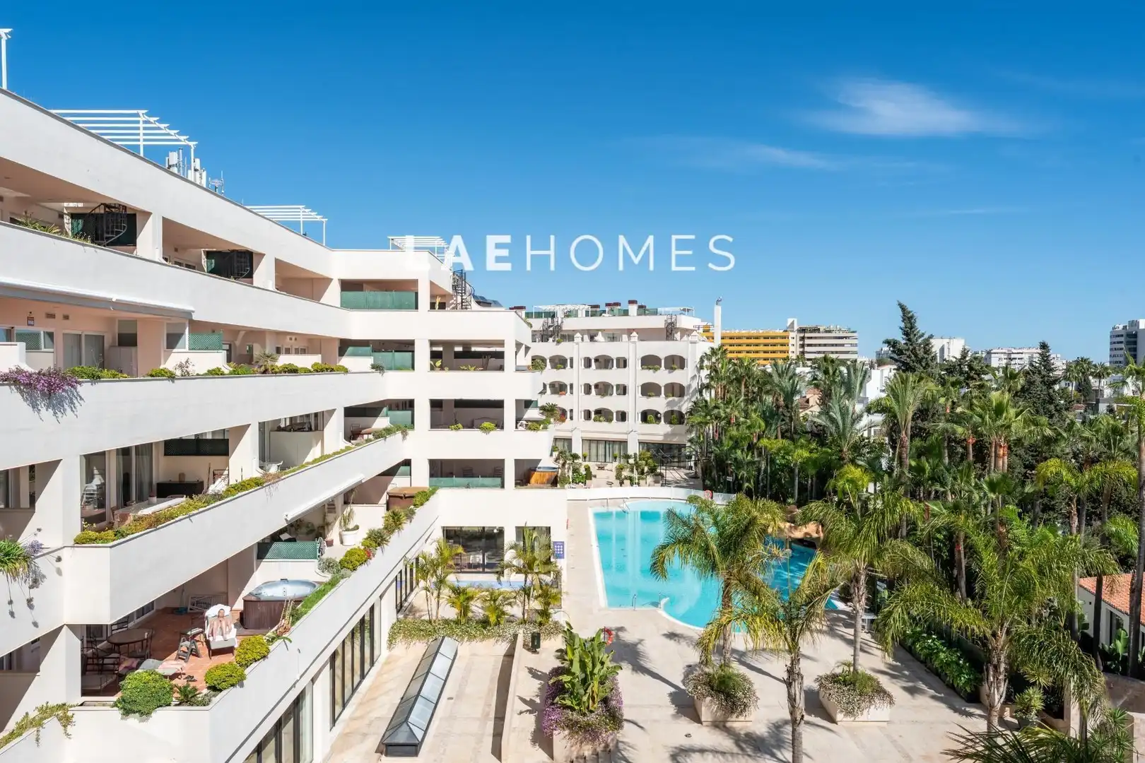 Vista exterior de Apartament en venda en Marbella amb Aire condicionat, Calefacció i Terrassa