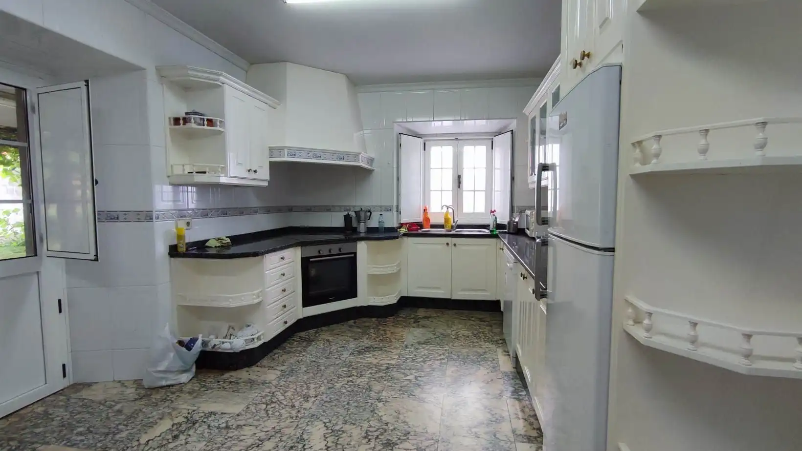 Cocina de Casa o chalet de alquiler en Oleiros con Jardín privado, Terraza y Amueblado