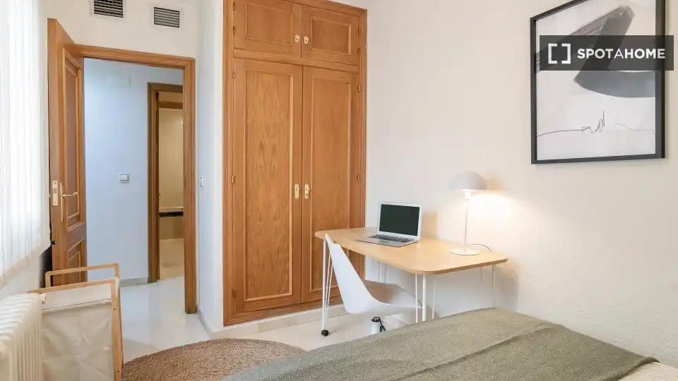Bedroom of Flat for share in Alicante / Alacant  with Air Conditioner, Heating and Furnished
