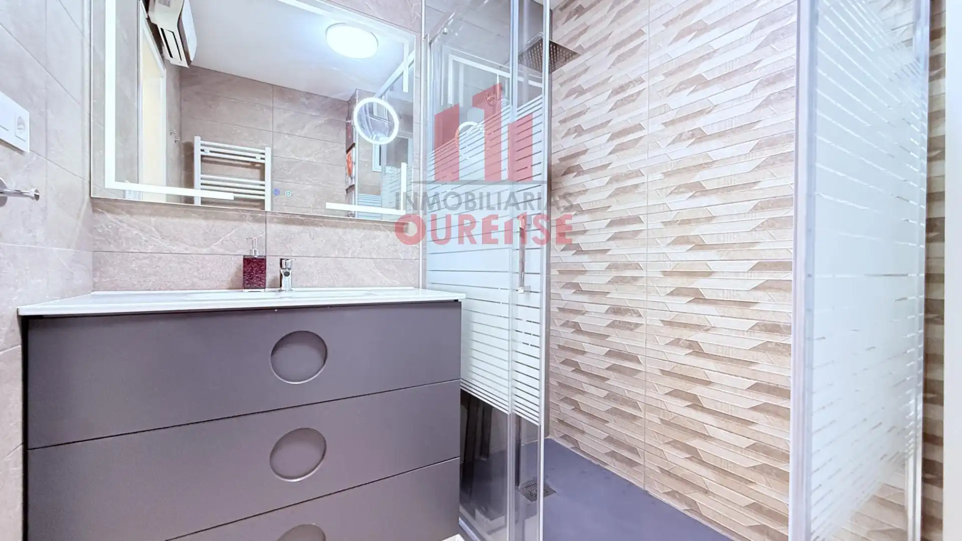 Bathroom of Flat for sale in Ourense Capital   with Heating, Storage room and Furnished