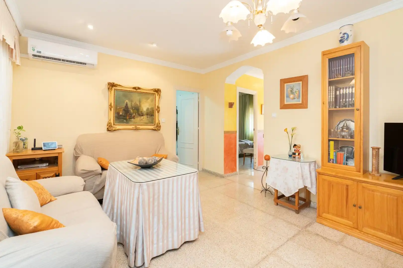 Sala d'estar de Casa o xalet en venda en Motril amb Aire condicionat i Terrassa