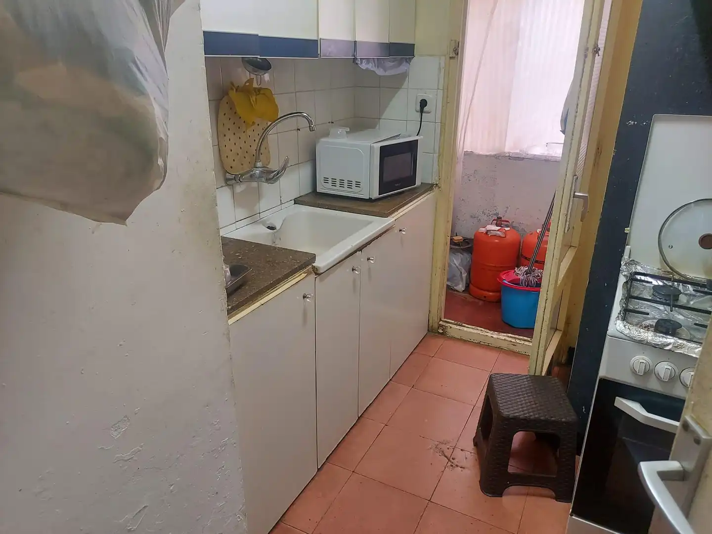 Küche von Wohnung zum Verkauf in Salt mit Balkon