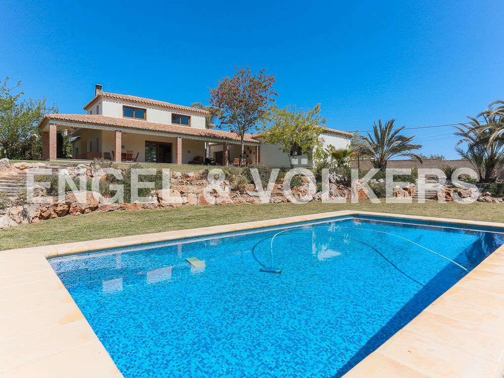 Vista exterior de Casa o xalet en venda en Ontinyent amb Aire condicionat, Calefacció i Jardí privat