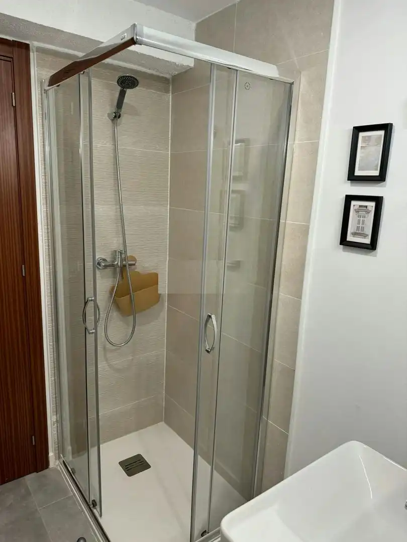 Baño de Piso para compartir en Valencia con Lavadora