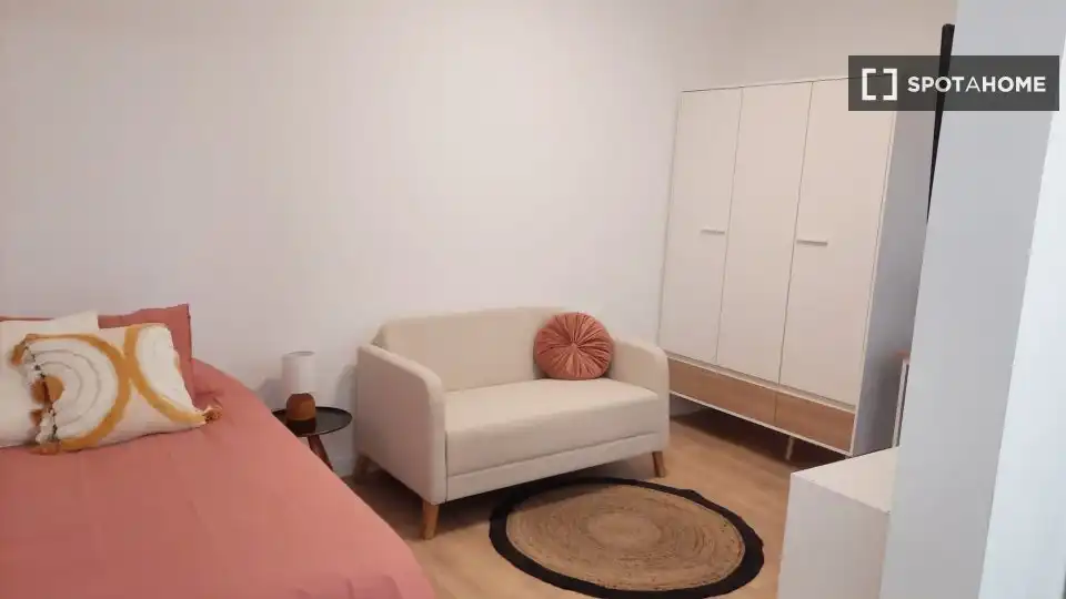 Habitación de Piso de alquiler en Valencia con Aire acondicionado, Calefacción y Amueblado