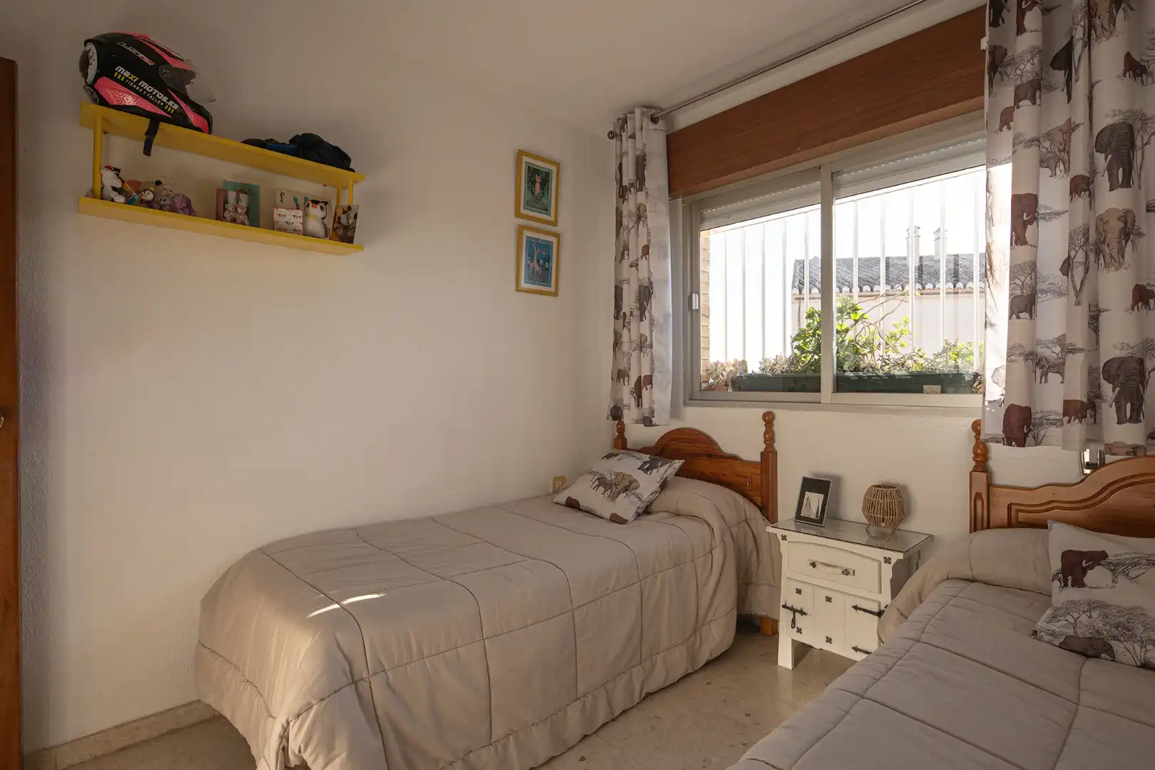 Habitación de Casa adosada en venta en Huétor Vega con Aire acondicionado, Terraza y Amueblado