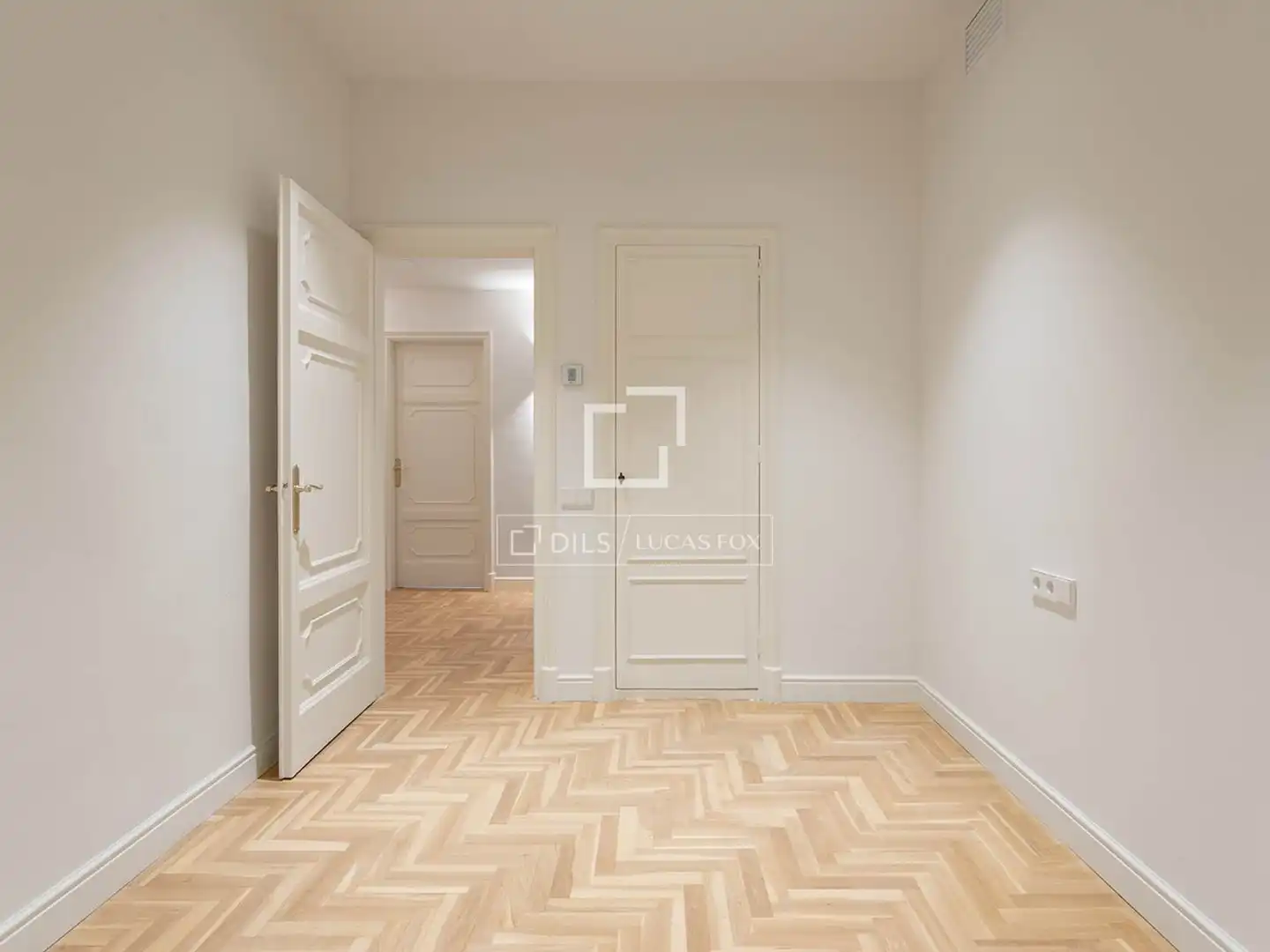 Flat for sale in Barcelona  with Air Conditioner, Heating and Parquet flooring