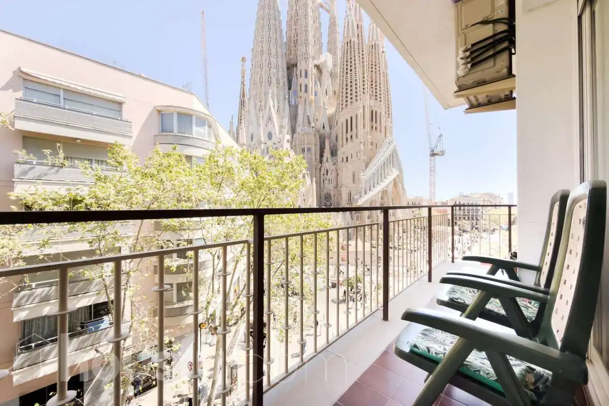 Appartement avec ascenseur à vendre à CL SARDENYA .