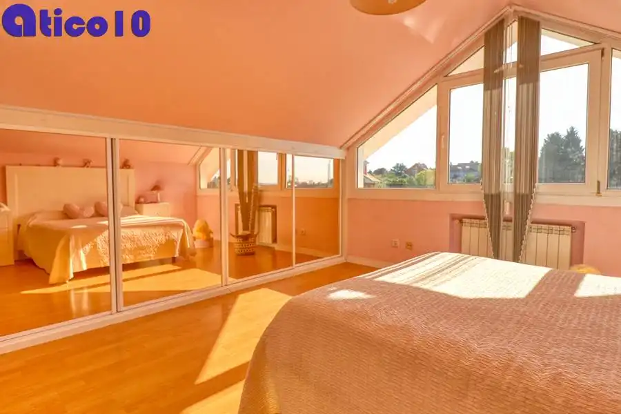 Habitación de Casa o chalet en venta en Gijón  con Calefacción, Jardín privado y Parquet