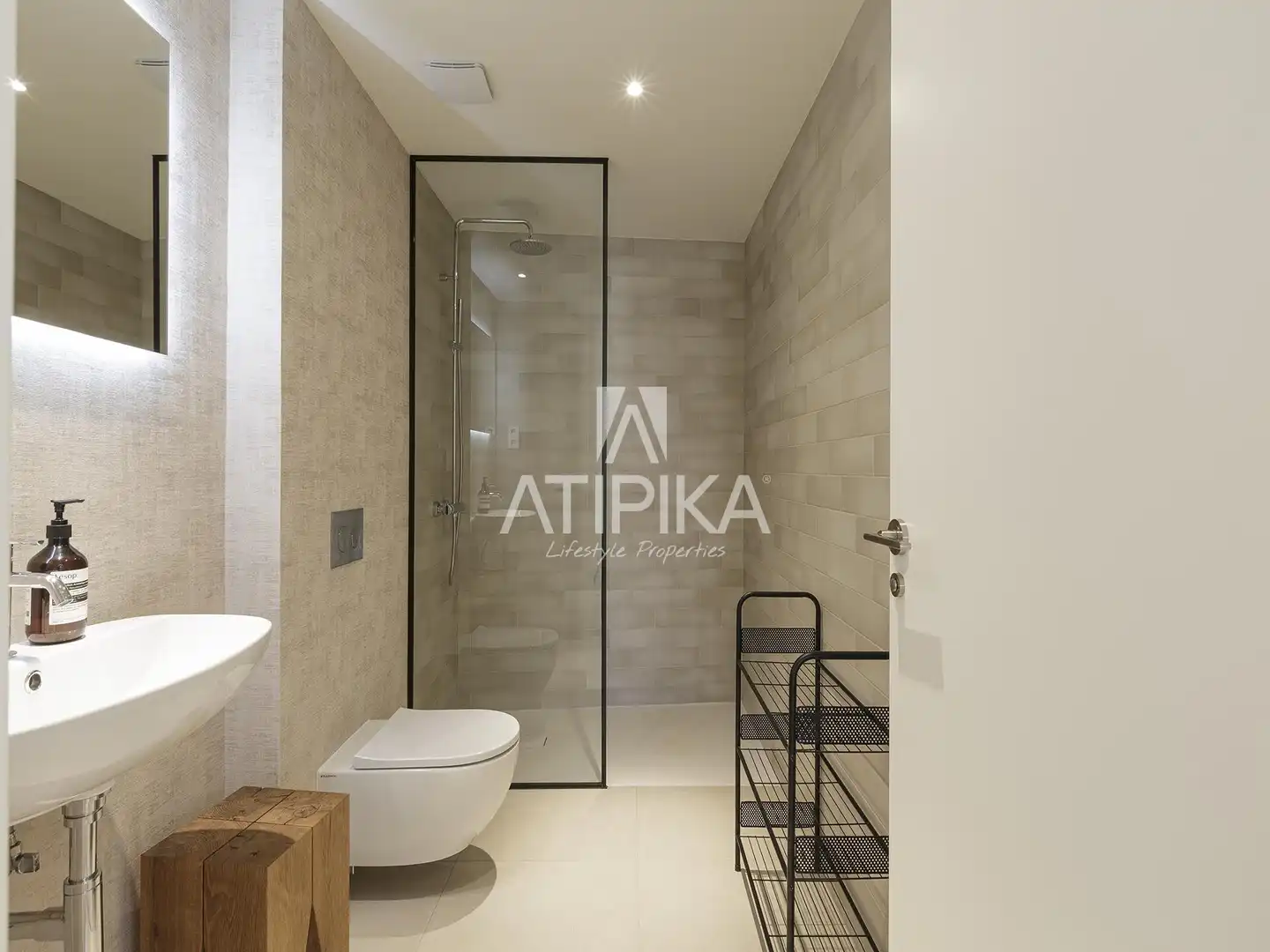 Badezimmer von Dachboden zum Verkauf in Barcelona mit Klimaanlage, Heizung und Terrasse