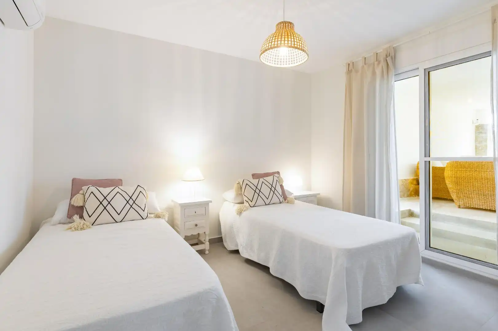 Schlafzimmer von Haus oder Chalet zum Verkauf in Dénia mit Klimaanlage, Heizung und Privatgarten