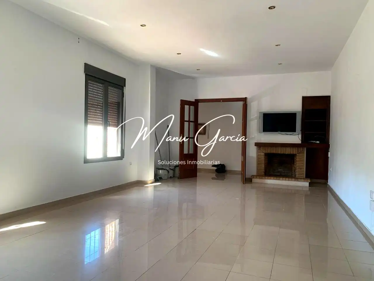 Sala de estar de Casa adosada en venta en Lucena con Aire acondicionado, Calefacción y Internet