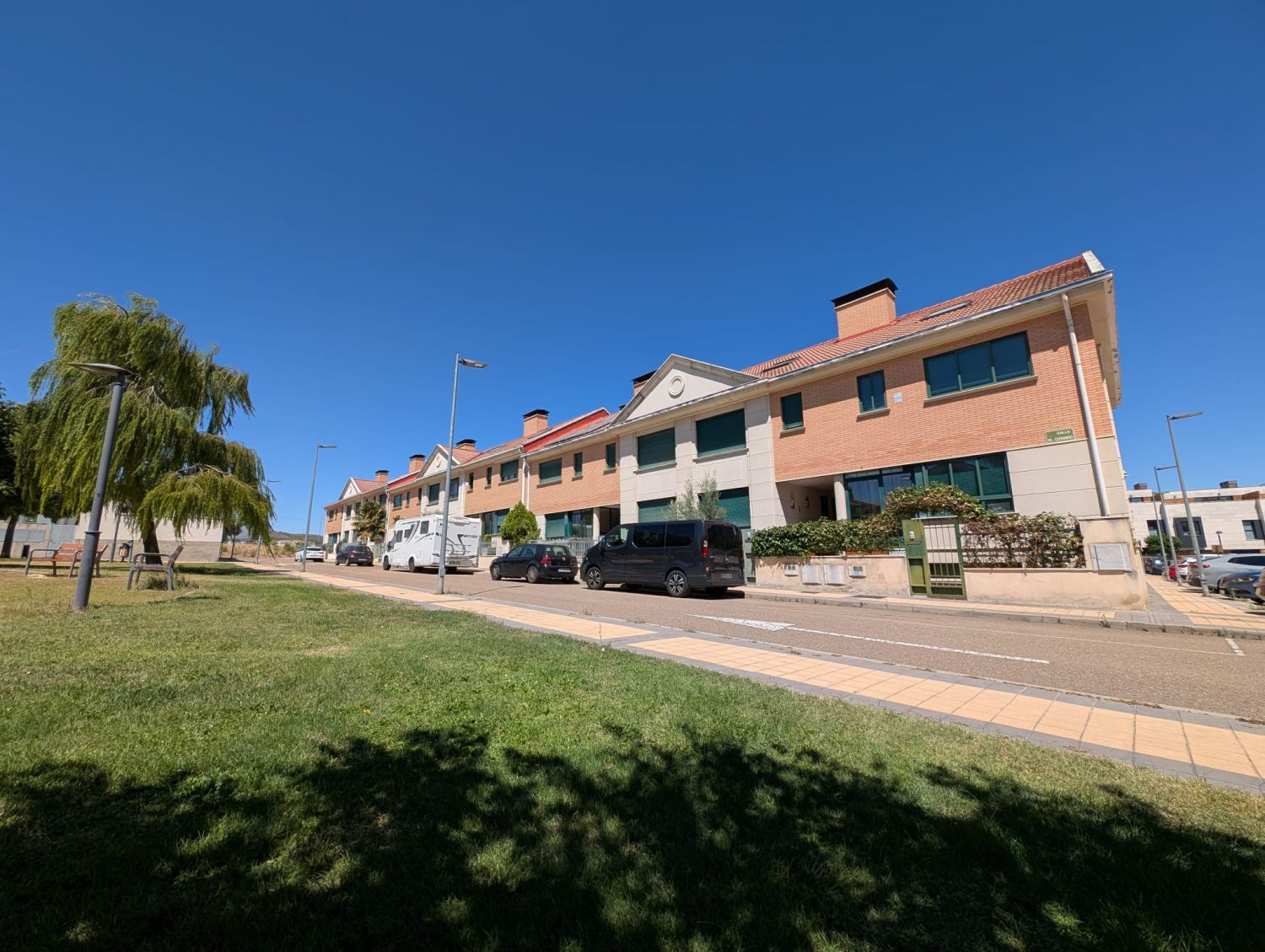 Vista exterior de Casa o xalet en venda en Arroyo de la Encomienda amb Calefacció i Jardí privat