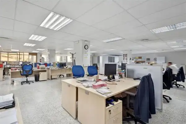 Nave industrial en venta en L'Hospitalet de Llobregat con Calefacción y Alarma
