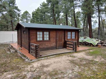 Casa rústica amb jardí en venda a Marugán