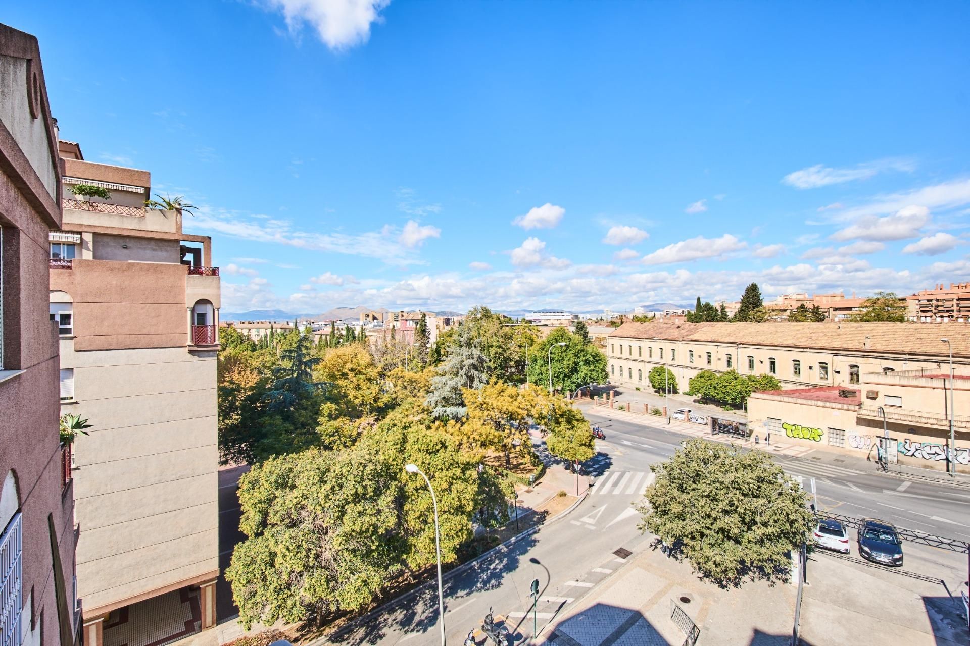 Vista exterior de Pis en venda en  Granada Capital amb Calefacció