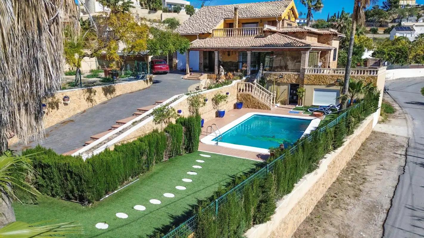 Exterior view of Houses for sale in San Vicente del Raspeig / Sant Vicent del Raspeig  with Air Conditioner, Heating and Private garden