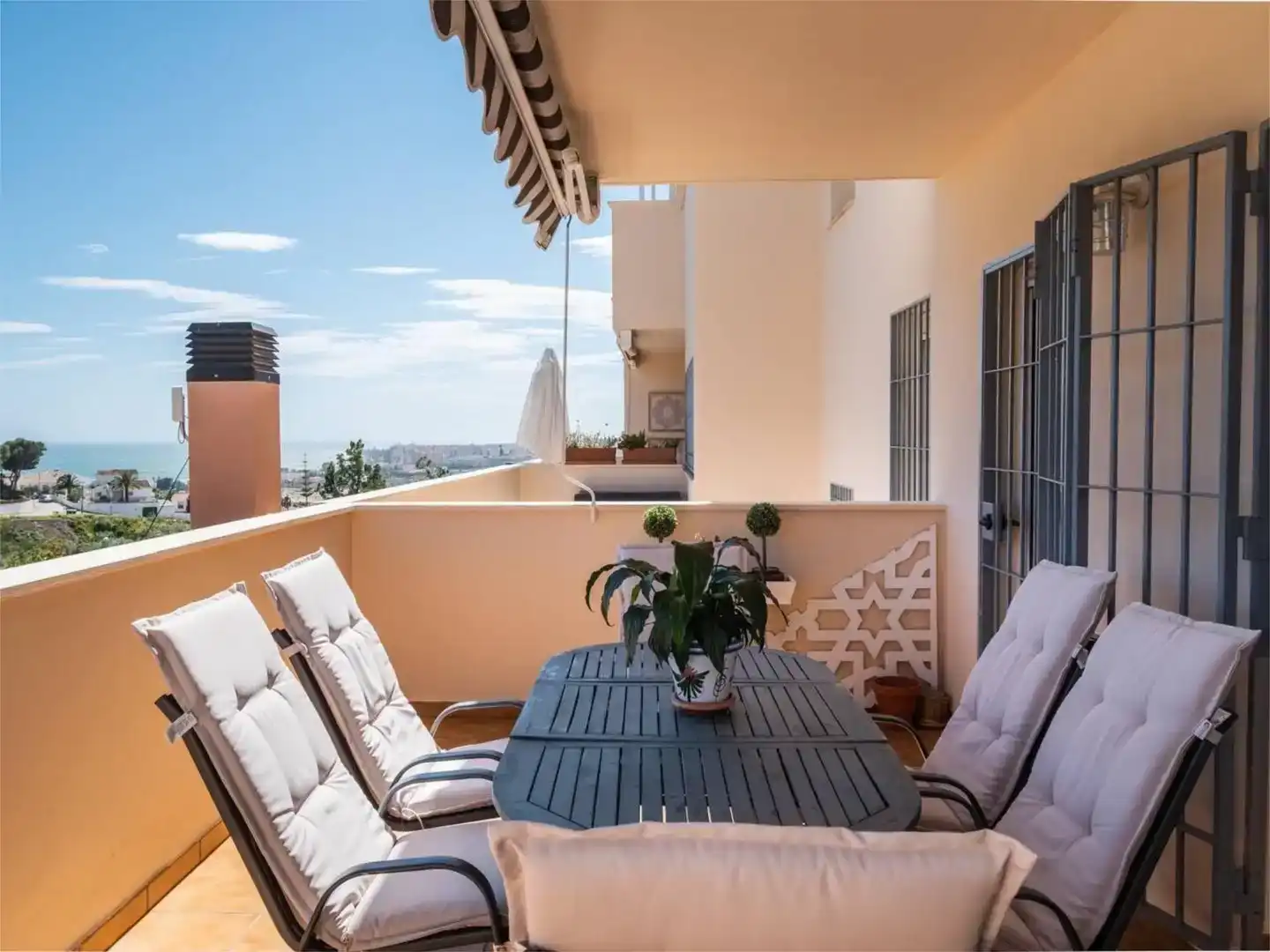Terraza de Piso de alquiler en Vélez-Málaga con Aire acondicionado, Piscina y Amueblado