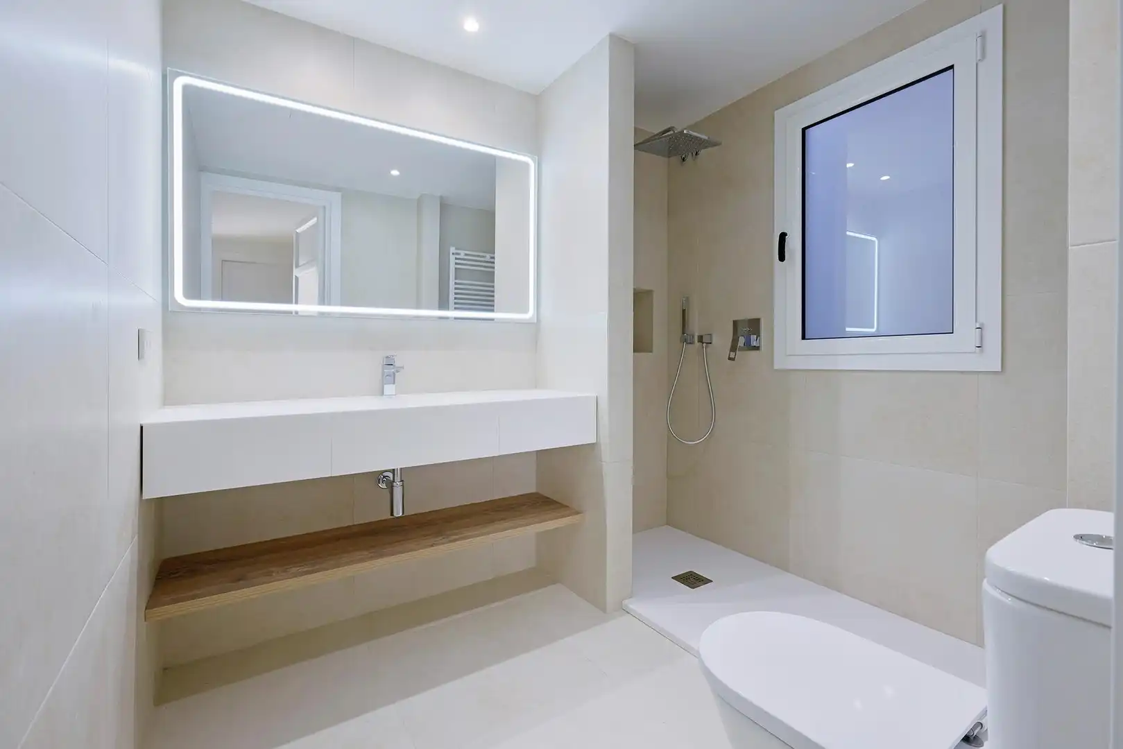 Bathroom of Flat for rent in Barcelona  with Air Conditioner, Heating and Parquet flooring