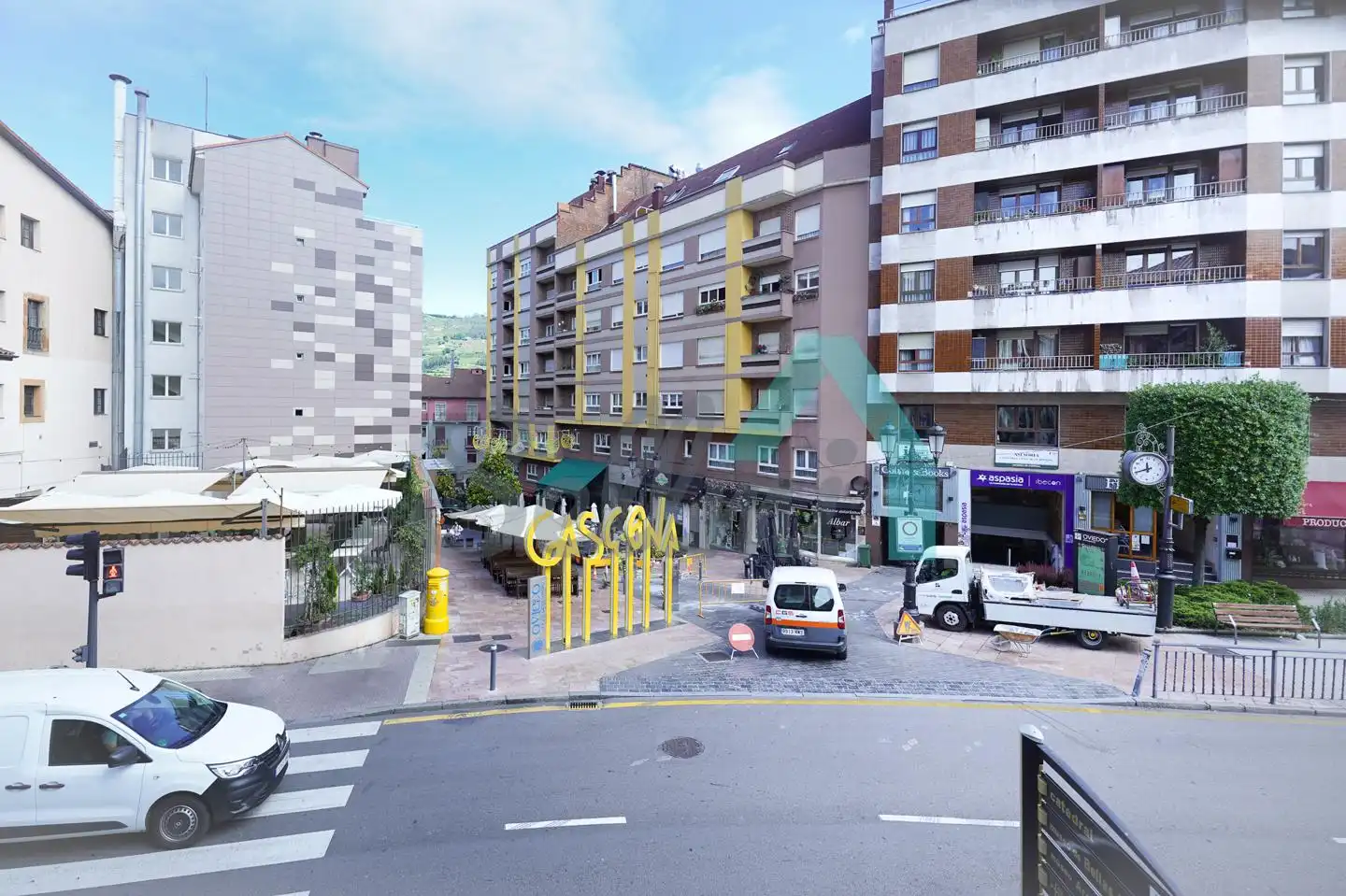 Außenansicht von Wohnung zur Miete in Oviedo  mit Heizung, Möbliert und Balkon