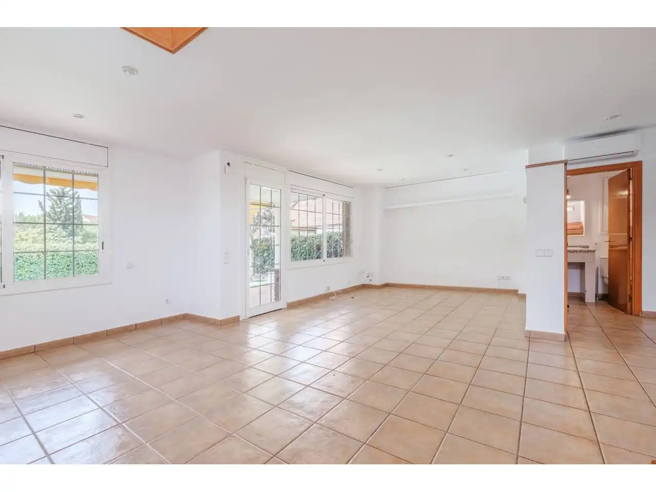 Sala de estar de Casa o chalet en venta en Matadepera con Calefacción, Jardín privado y Piscina