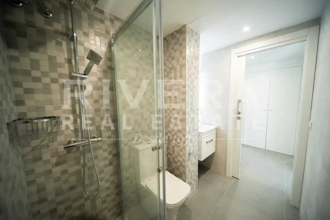 Baño de Piso en venta en Sanxenxo con Calefacción y Terraza